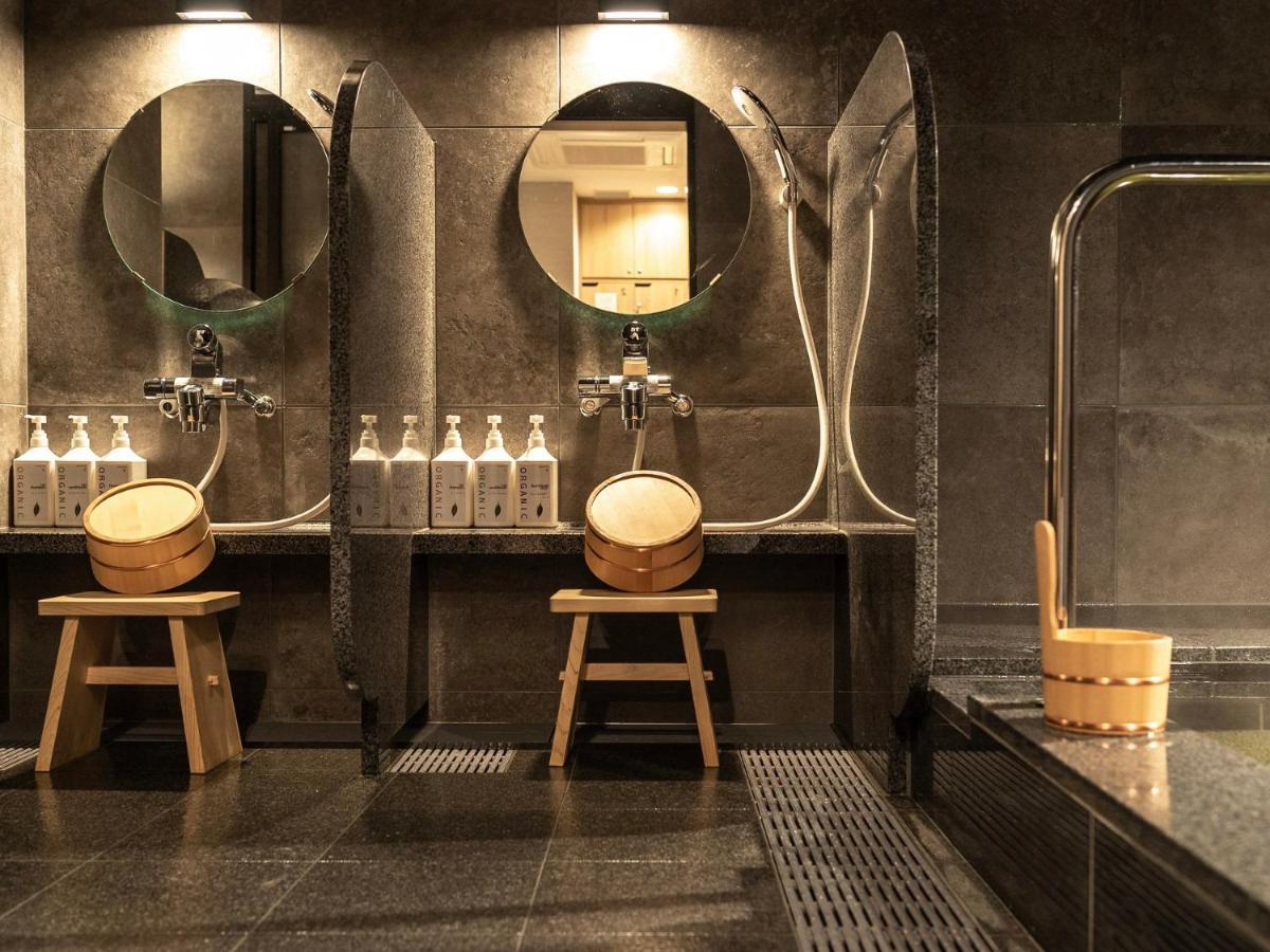 Super Premier Namba Shinsaibashi Natural Hot Spring 3* โอซาก้า